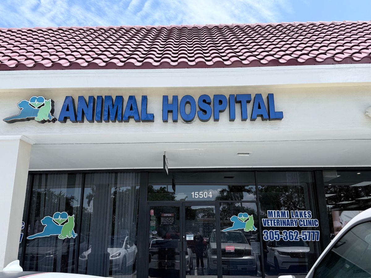 The storefront of Miami Lakes Veterinary Clinic