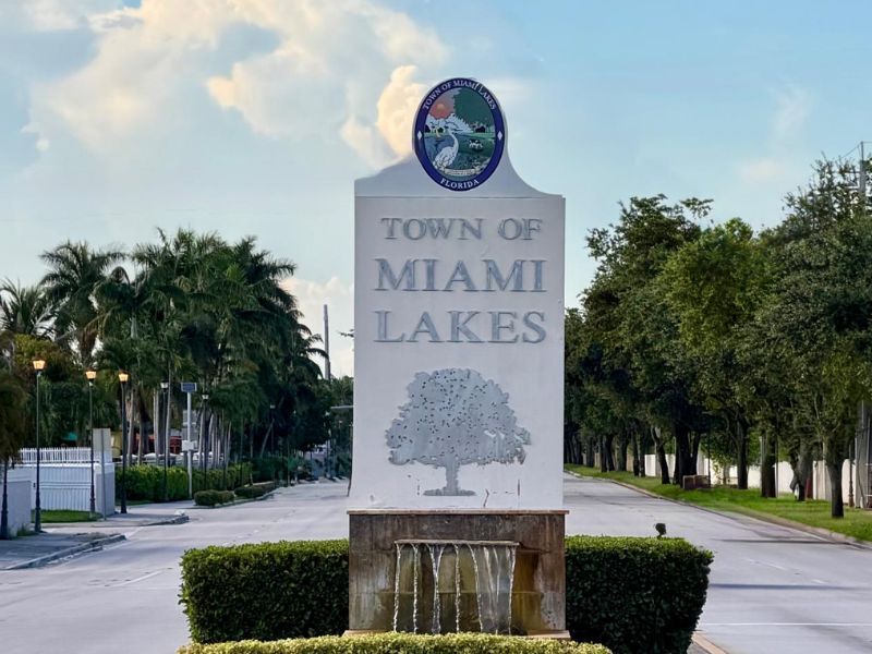 miami lakes entrance sign miami lakes entrance sign